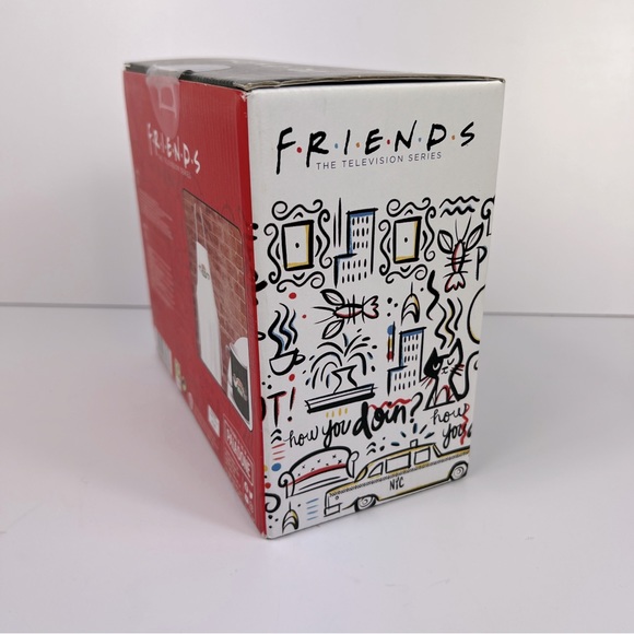 FRIENDS Central Perk TV Series Apron & Green Mug Set NIB - Picture 7 of 10